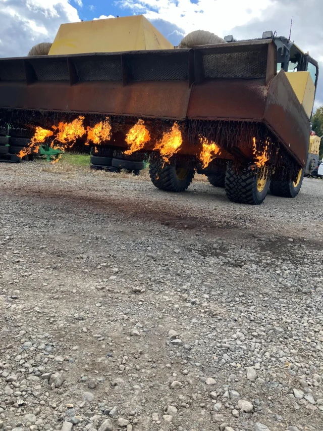 弊社冬季レンタル車両。
冬に向けて点検整備も佳境に入りました。
#リース車両
#レンタル車両
#除雪ドーザ 
#タイヤショベル
#コマツ
#コマツタイヤショベル 
#wa40-6
#路面乾燥車 
#宮本機械