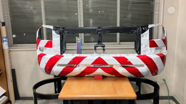 .

道路パトロールカーのバリケードをマーキングしました！
初のトライトンです🚗
ナイフレステープを使用して形状を意識しながらマーキングしました

#道路パトロールカー
#トライトン
#バリケード
#バリケードライン
#カーマーキング
#マーキング
#カーラッピング
#ラッピングカー
#ラッピング
#車両マーキング
#車両ラッピング
#シール
#イラスト
#デザイン
#看板
#サイン
#ORACAL
#oracal
#3M
#ナイフレステープ
#3Mナイフレステープ
#自治体
#地方自治体

#中島自工
#北海道
#帯広市
#帯広求人
#帯広求人募集
#帯広求人情報