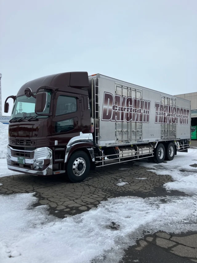 .

ダイシン運輸様
大型バントレーラーのマーキング終わりました！
今回はキャブの色に合わせて文字の色を変えました✨
左側面には扉がありましたので
コルゲートパネルの部分と
差が出ないように比率を計算して
製作しマーキングしました。
次回のラッピングも気合が入ります。

#ダイシン運輸 様
#大型バントレーラー
#コルゲートパネル
#コルゲート
#カーマーキング
#マーキング
#カーラッピング
#ラッピングカー
#ラッピング
#車両マーキング
#車両ラッピング
#シール
#イラスト
#デザイン
#看板
#サイン
#インクジェットシート
#インクジェットシート貼り
#EPSON
#エプソン

#中島自工
#北海道
#帯広市
#帯広求人
#帯広求人募集
#帯広求人情報